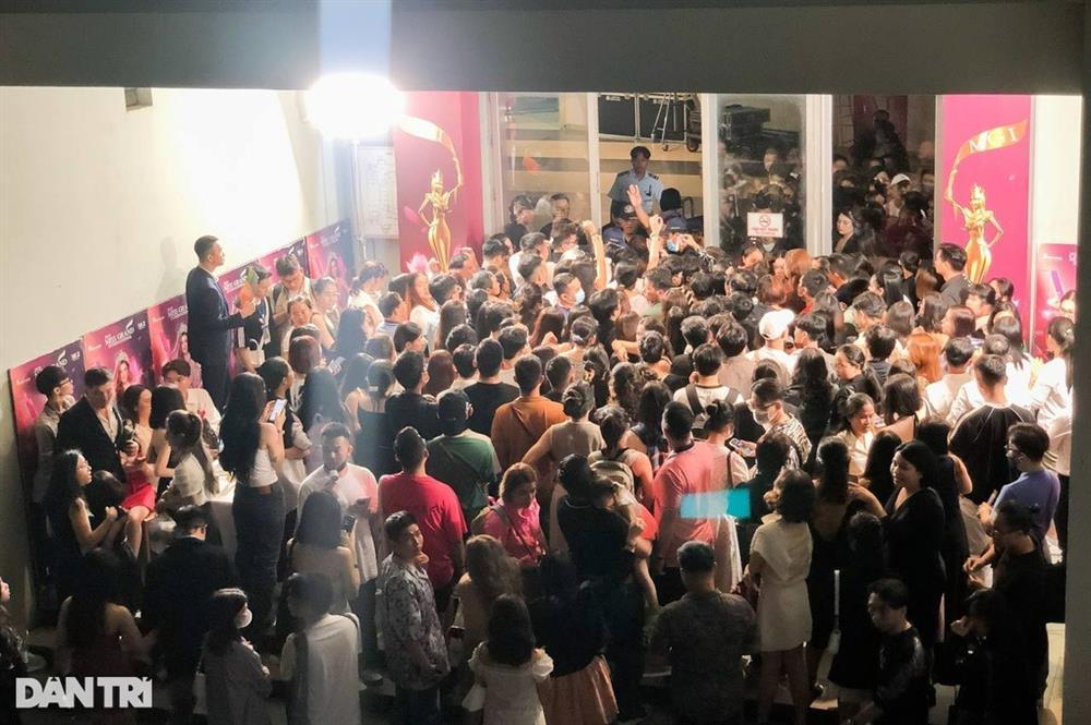 Khán giả bức xúc, la ó vì không được vào xem Miss Grand International 2023-1