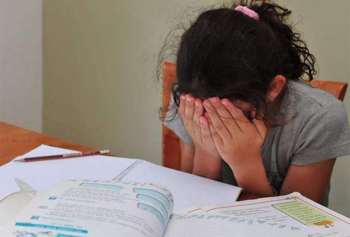 Mắng học sinh kém em là trẻ mồ côi đấy à, giáo viên nhận quả đắng-1