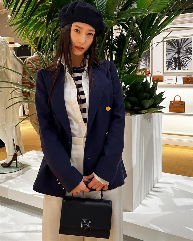 Học Krystal cách diện blazer không cầu kỳ mà vẫn sang-3