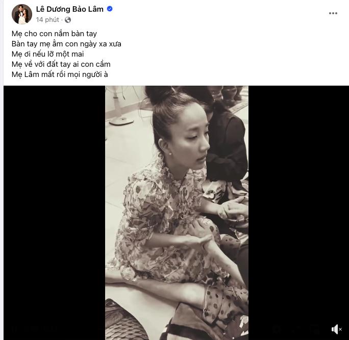 Lê Dương Bảo Lâm tiễn mẹ vợ đêm cuối: Ôm bà xã động viên, các cháu ngây ngô nhìn linh cữu-1