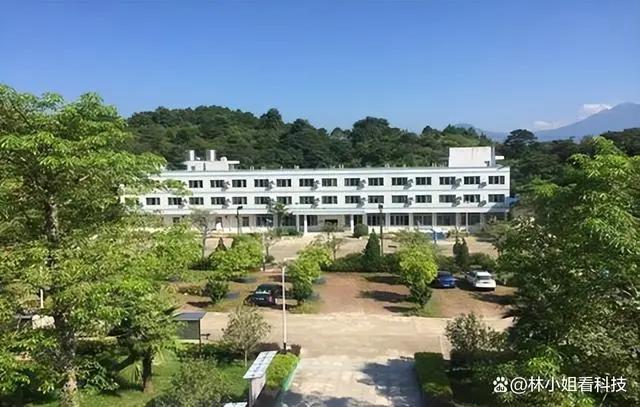 Gần 700 sinh viên một trường đồng loạt bỏ học, phụ huynh đòi hoàn học phí-1