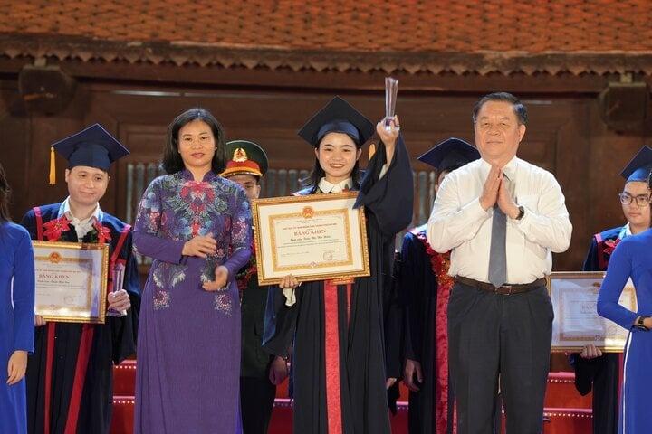 Thủ khoa Đại học Ngoại thương chia sẻ bí quyết chiếm trọn học bổng của trường-2