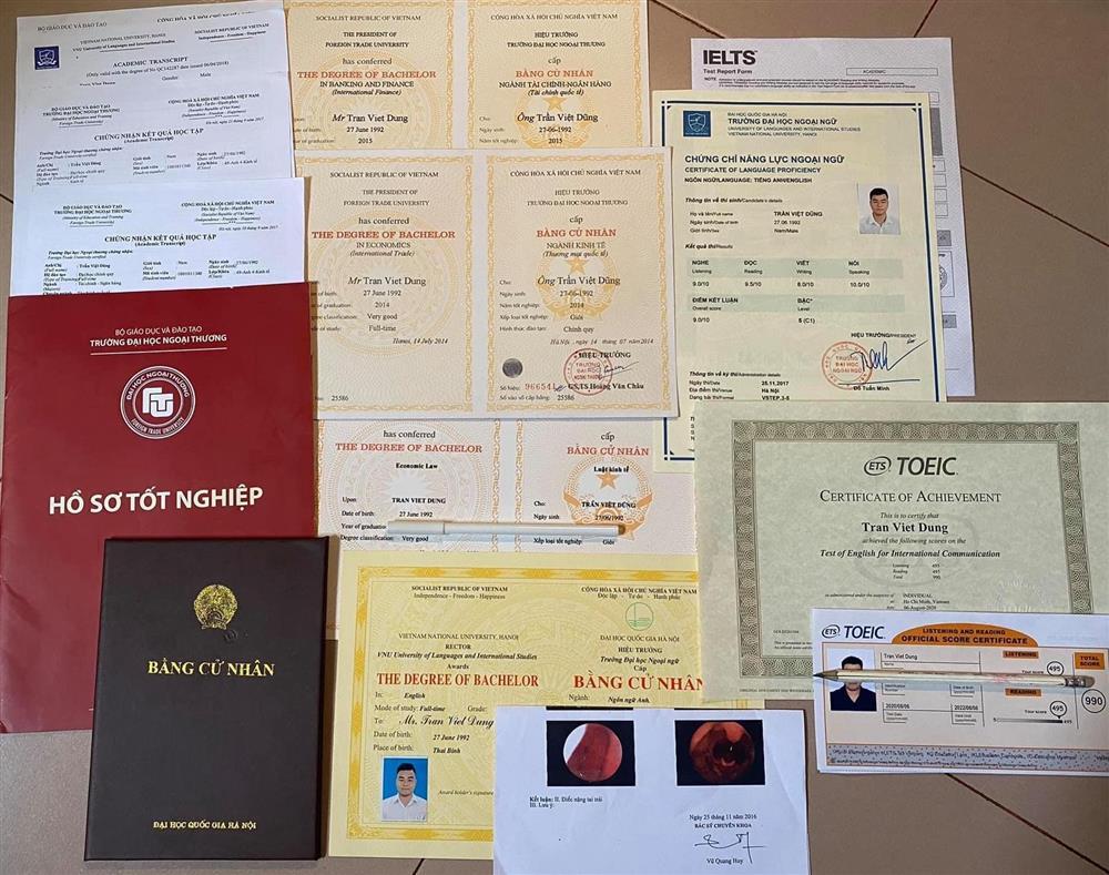 Từ chàng trai khiếm thính đến thầy giáo dạy tiếng Anh có 4 bằng đại học-4