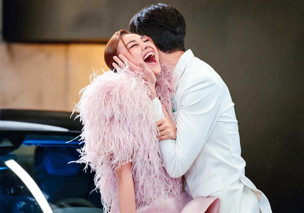 Siêu mẫu Thanh Hằng: Tôi đẹp hơn sau khi yêu, chắc là do tâm sinh tướng-3