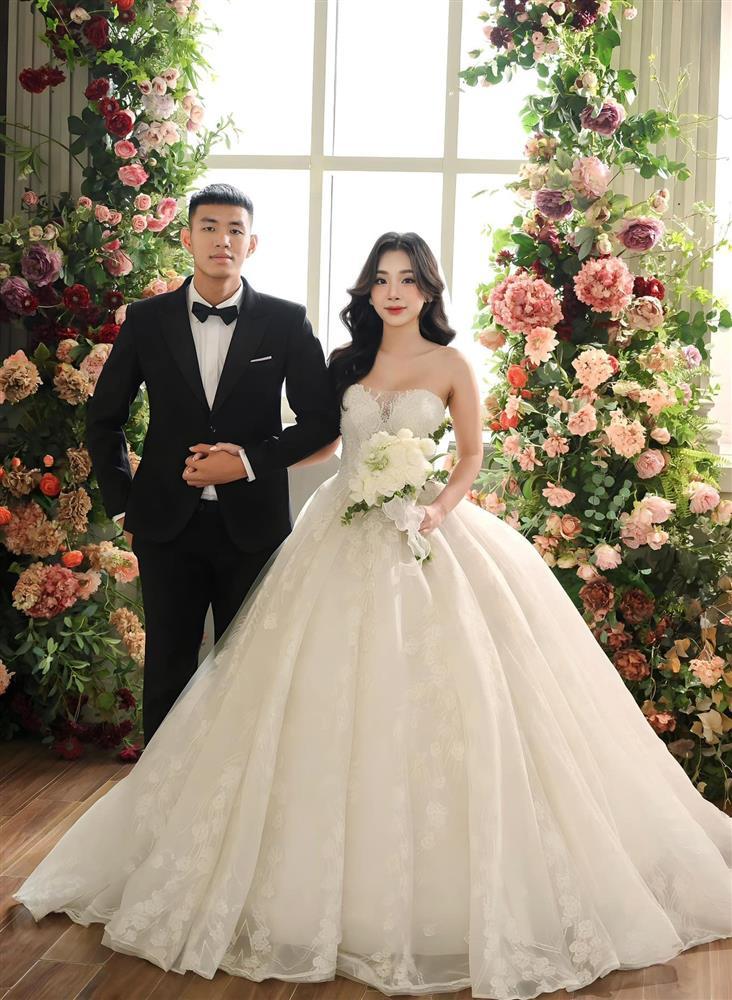 Sao trẻ tuyển Việt Nam khoe ảnh cưới đẹp lung linh-2