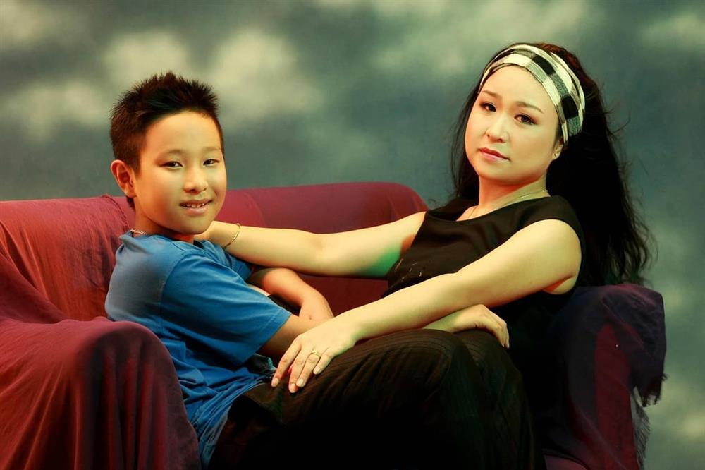 Video Quán quân Vietnam Idol nhảy Gangnam Style điêu luyện lúc nhỏ, bị mẹ than béo phải giảm cân-2