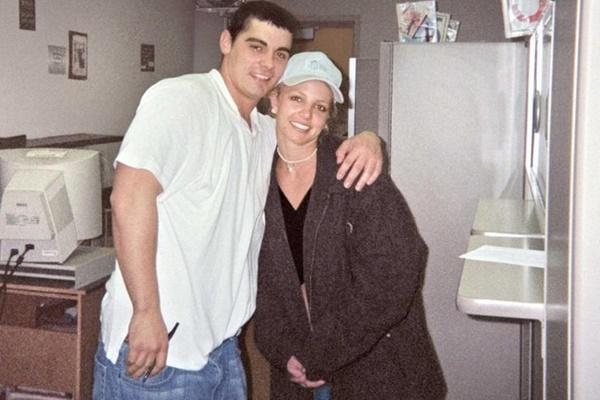 Tiết lộ nhiều thông tin gây sốc, hồi ký của Britney Spears bán chạy nhất lịch sử-3