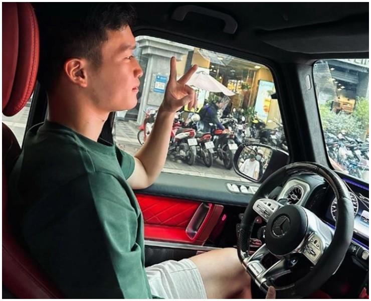 Tay chơi mới nổi trong làng cầu thủ Việt: Tậu xế sang hơn 11 tỷ, đồng hồ gần 2 tỷ-2