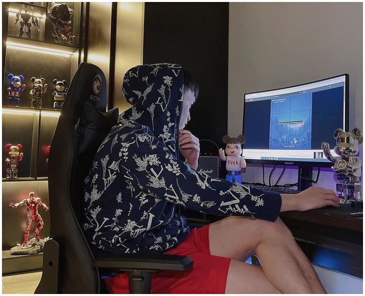 Tay chơi mới nổi trong làng cầu thủ Việt: Tậu xế sang hơn 11 tỷ, đồng hồ gần 2 tỷ-5