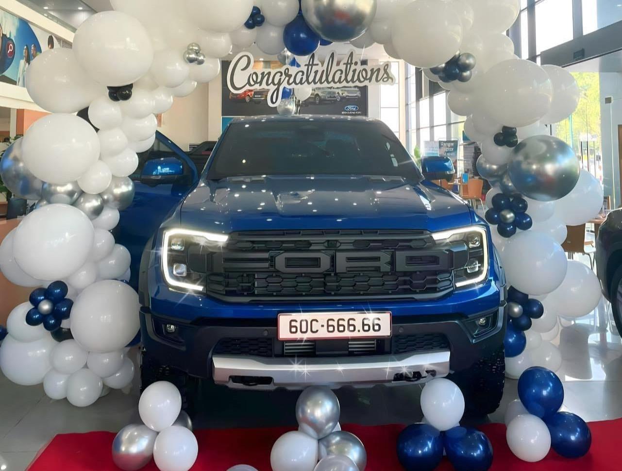 Biển 60C-666.66 đấu giá 1,7 tỷ đồng được nữ đại gia gắn lên xe bán tải Ford-2