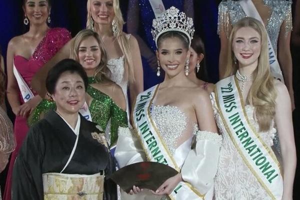 Phương Nhi khóc nức nở khi trượt top 7 Miss International 2023-6