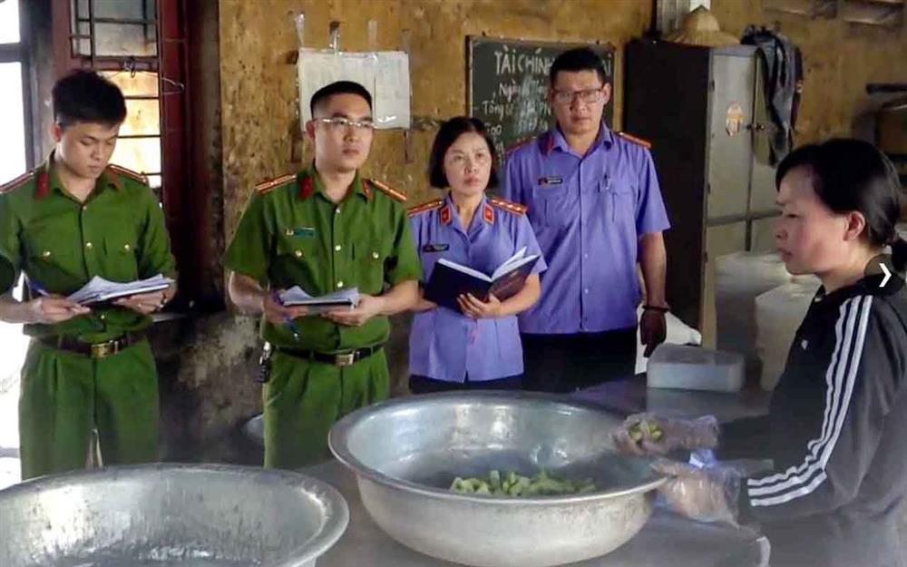 Khởi tố nữ nhân viên nhà bếp bỏ thuốc trừ sâu vào thức ăn của học sinh-2