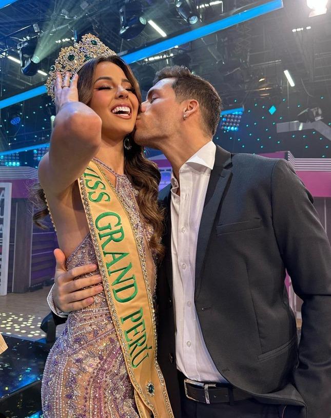 Đến Việt Nam cổ vũ người yêu, bạn trai Hoa hậu Hòa bình du lịch miền Tây, tới địa đạo Củ Chi-11