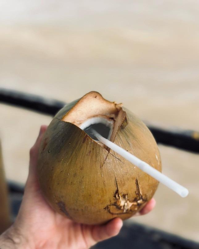 Đến Việt Nam cổ vũ người yêu, bạn trai Hoa hậu Hòa bình du lịch miền Tây, tới địa đạo Củ Chi-6