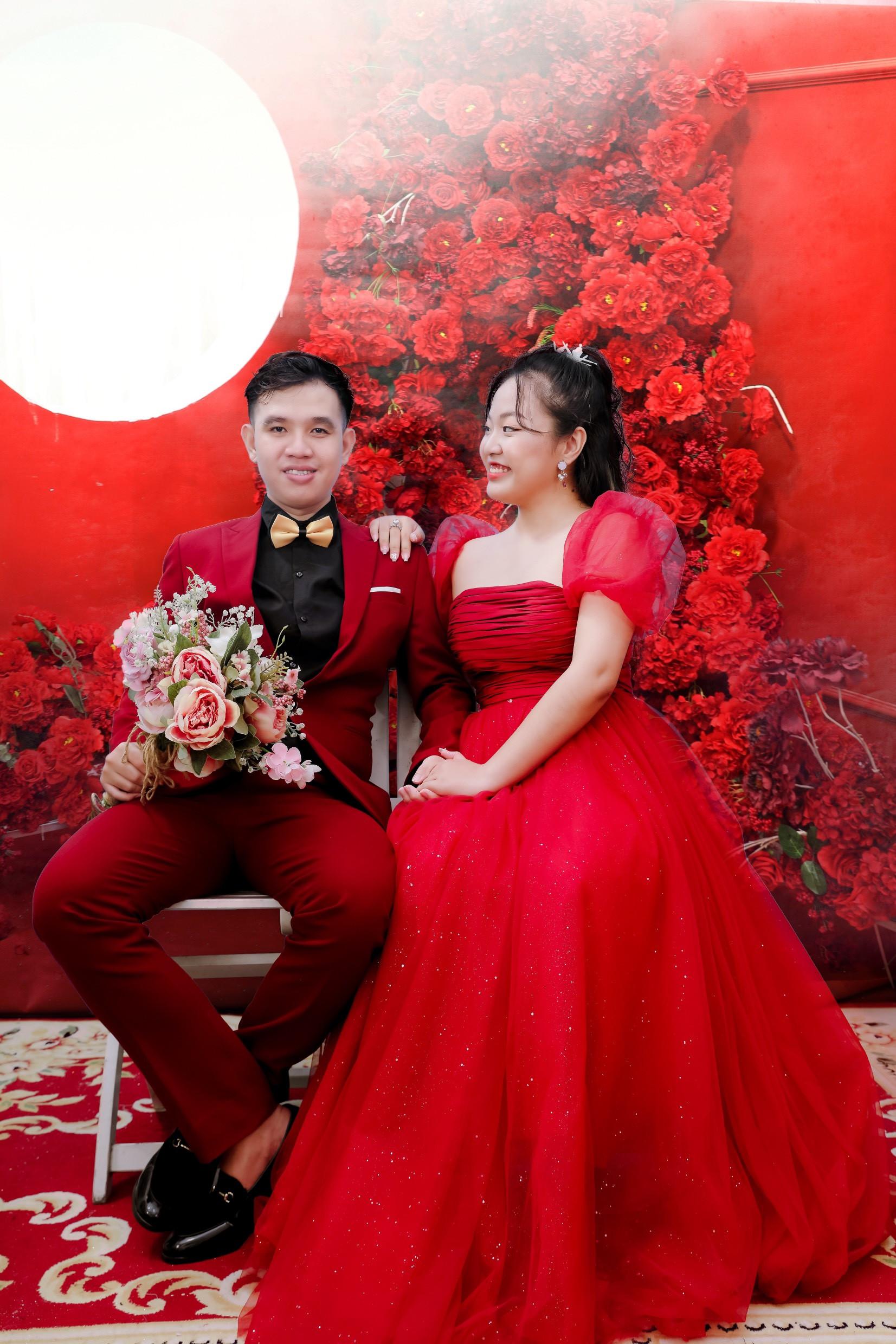 Chụp ảnh cưới theo ý mẹ chồng, cô dâu chú rể dở khóc dở cười ngày nhận ảnh-3