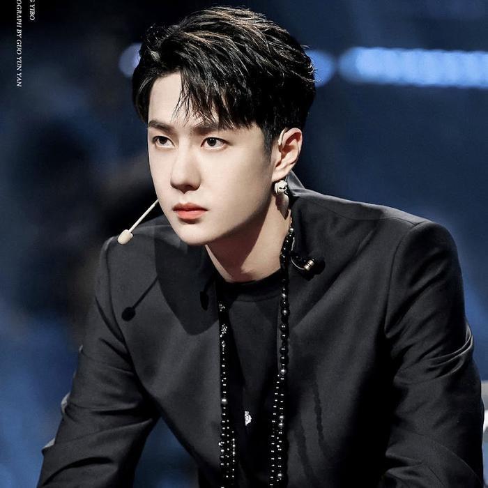 Loạt ảnh ngày ấy - bây giờ của Vương Nhất Bác khiến fan sốt rần rần-8