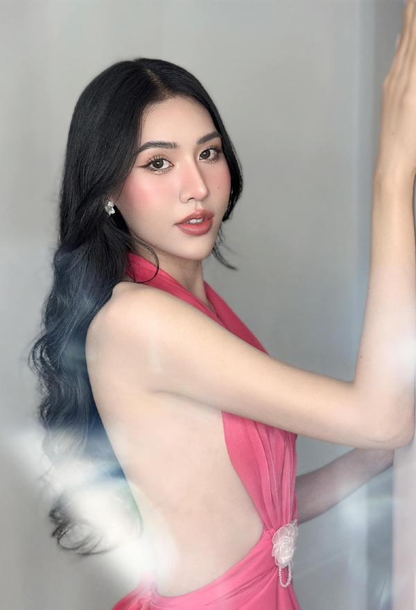 Sắc vóc Hoa hậu chuyển giới Dịu Thảo: Chiều cao vượt trội, làn da mịn như em bé-6