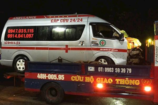 Xe cứu thương tự lật, bệnh nhi 1 tuổi tử vong-1