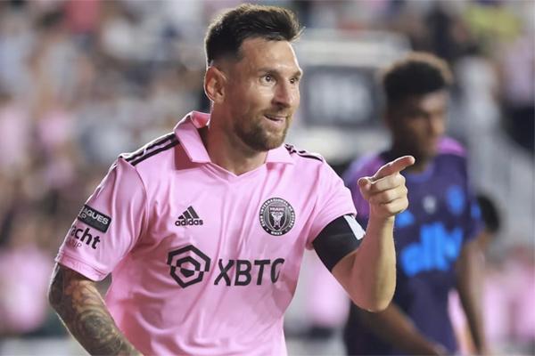 Truyền thông Anh: Ronaldo bị sốc khi Messi khoe Quả bóng vàng thứ 8...-4