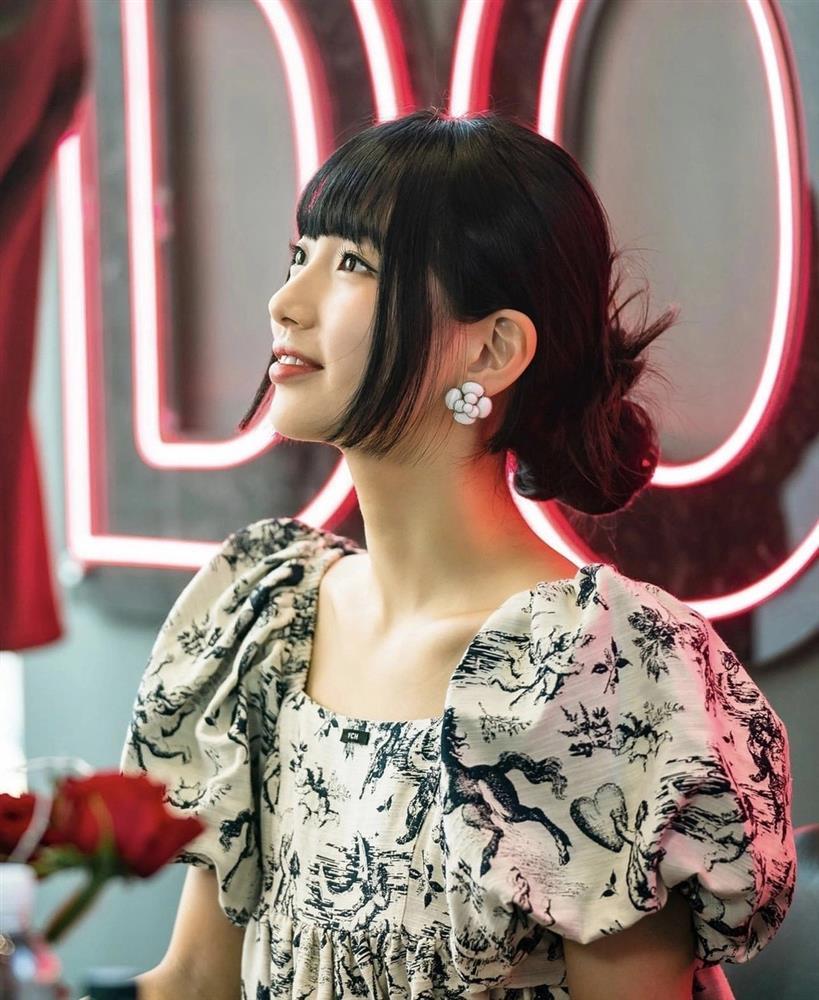 Suzy ăn mặc vừa gợi cảm, vừa cá tính trong phim Doona-2