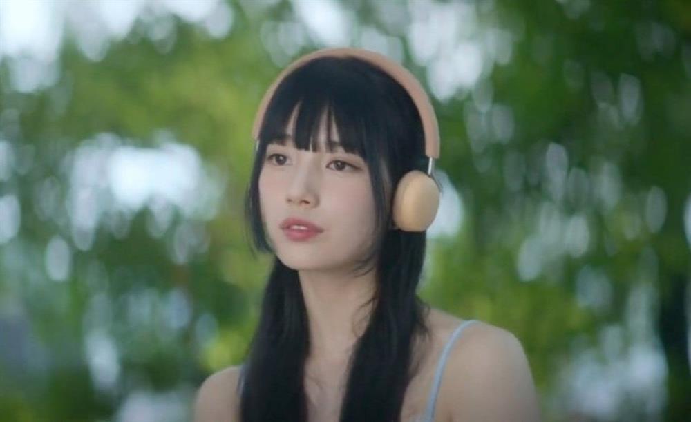 Suzy ăn mặc vừa gợi cảm, vừa cá tính trong phim Doona-10