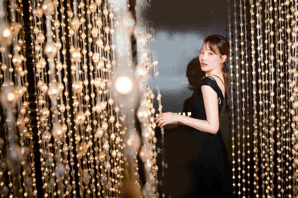 Hari Won cố tình mặc váy lộ dây áo con, tưởng mắc lỗi nhưng quyến rũ bất ngờ-3