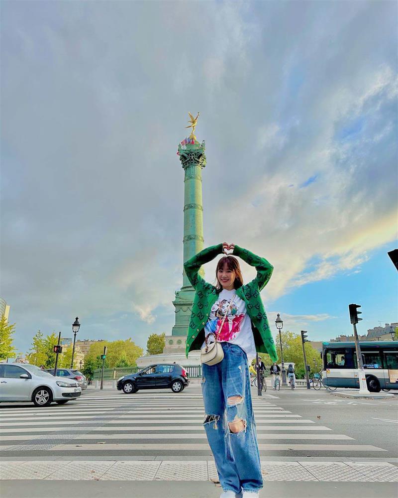 Hari Won cố tình mặc váy lộ dây áo con, tưởng mắc lỗi nhưng quyến rũ bất ngờ-6