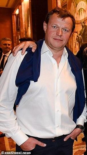 Brad Pitt vạch trần Angelina Jolie và tài phiệt Nga-1