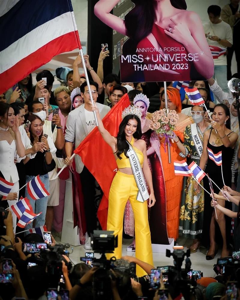 Hàng nghìn người ra sân bay tiễn người đẹp Thái Lan đi thi Hoa hậu Hoàn vũ-2