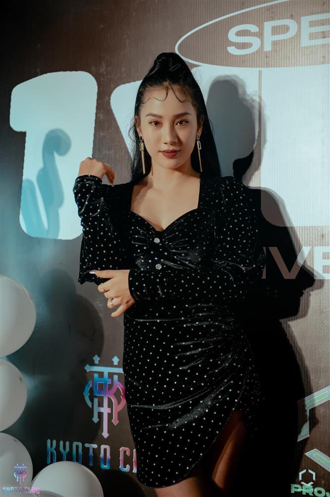 Vũ công Phạm Lịch khoe sắc vóc không thua chị kém em trong dàn 30 Chị Đẹp Đạp Gió Rẽ Sóng-4