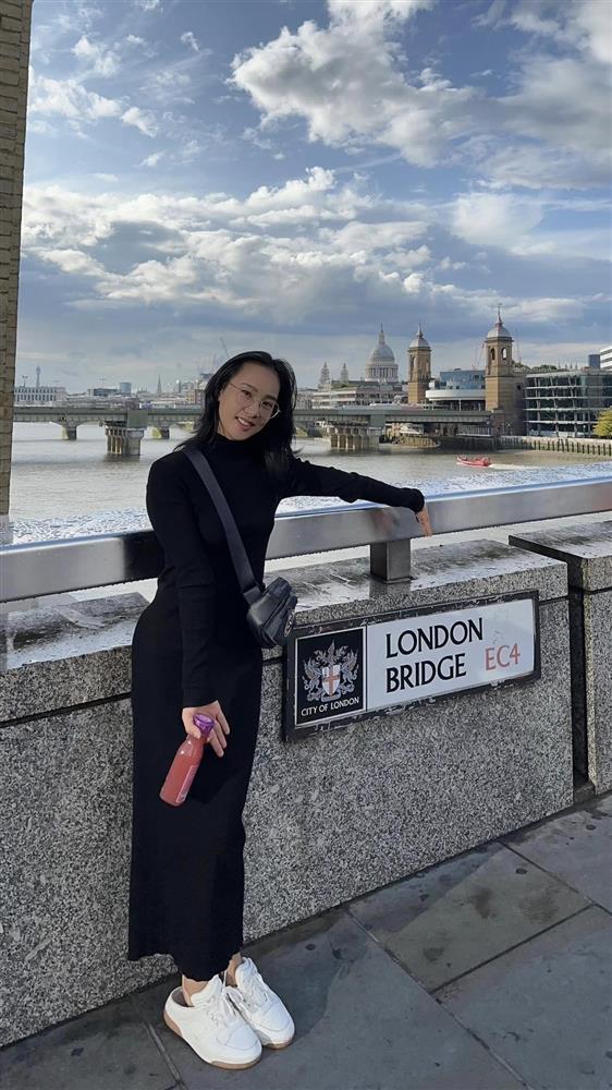 Vũ công Phạm Lịch khoe sắc vóc không thua chị kém em trong dàn 30 Chị Đẹp Đạp Gió Rẽ Sóng-7