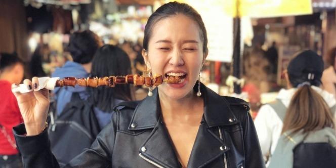 Du lịch khắp Hàn Quốc, nam du khách ngỡ ngàng với sở thích ăn nội tạng của người dân nơi đây-1