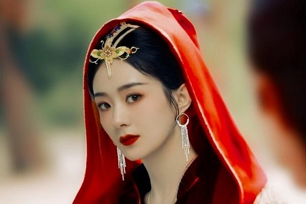 Triệu Lệ Dĩnh bất ngờ bị nhân viên bóc phốt, nhưng vẫn được dân tình yêu mến vì điều này-4