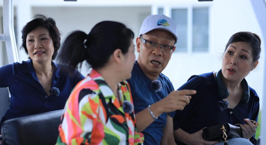 MC Lại Văn Sâm: Nhà tôi có ô tô nhưng là vợ và con lái, chứ tôi không biết-1