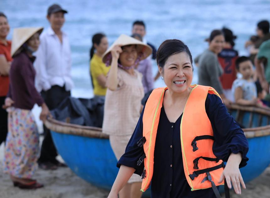 MC Lại Văn Sâm: Nhà tôi có ô tô nhưng là vợ và con lái, chứ tôi không biết-2