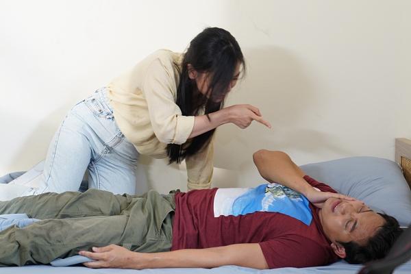 Khán giả vỗ tay nồng nhiệt khi Thu Trang, Tiến Luật trở lại kịch-5