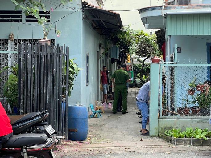 Bình Dương: Một cô gái nghi tự đâm vào bụng nhiều nhát sau cự cãi-1