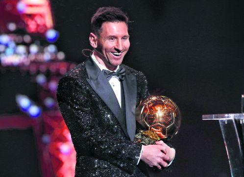 Truyền thông Anh: Ronaldo bị sốc khi Messi khoe Quả bóng vàng thứ 8...-3