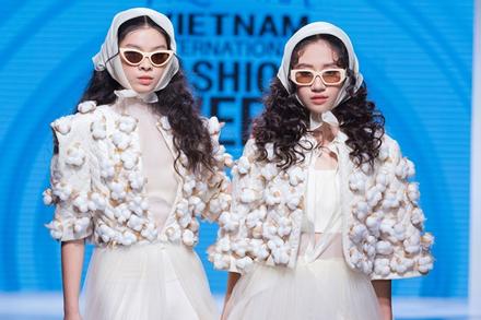 16 nhà thiết kế trình diễn thời trang bền vững tại Hà Nội
