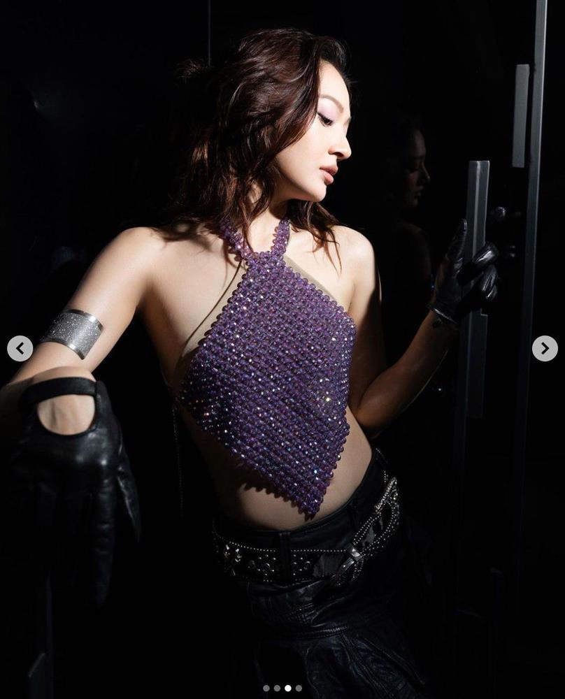 Trước sau như một nhưng Bảo Anh toàn thích áo tí hon, lần nào lên đồ cũng hút mắt-3