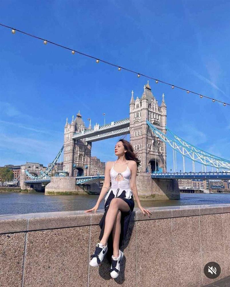 Trước sau như một nhưng Bảo Anh toàn thích áo tí hon, lần nào lên đồ cũng hút mắt-8