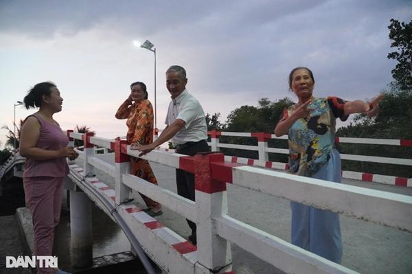 Người xây hơn 260 cây cầu từ thiện: Cất tiền lại chết có mang theo được đâu-2