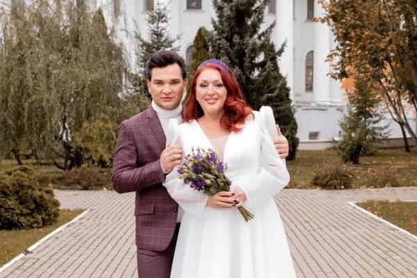 Bất chấp thị phi, nữ vũ công nổi tiếng có con với bạn diễn kém 16 tuổi-4