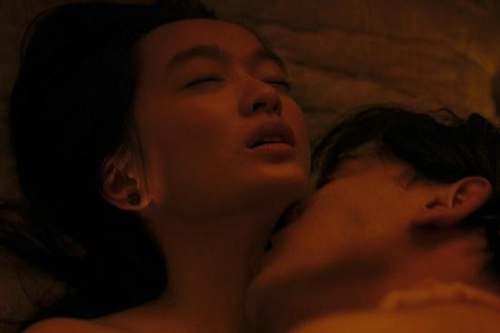 Hậu trường cảnh nóng dữ dội của Kaity Nguyễn trong phim 18+