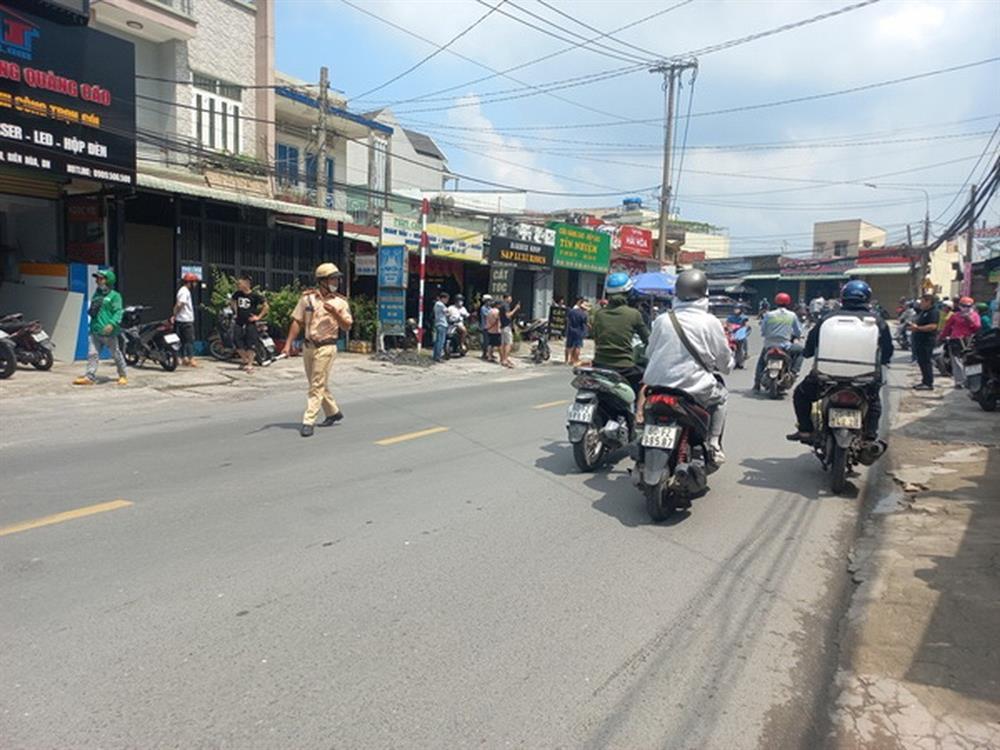 Xe tải gây tai nạn liên hoàn, người phụ nữ đi bộ tử vong-1