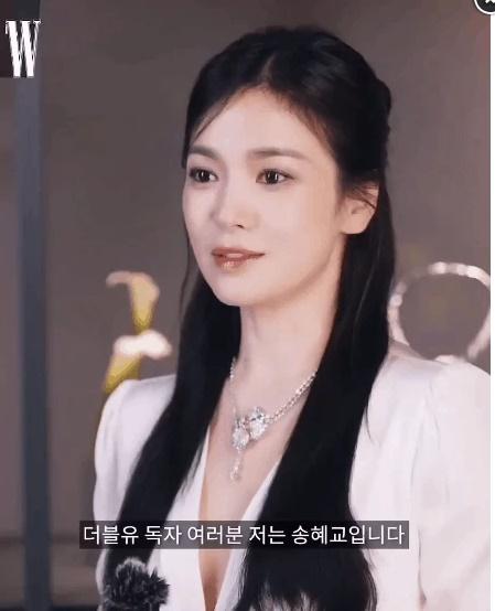 Song Hye Kyo đi event, netizen thốt lên 2 từ: Nữ thần-1