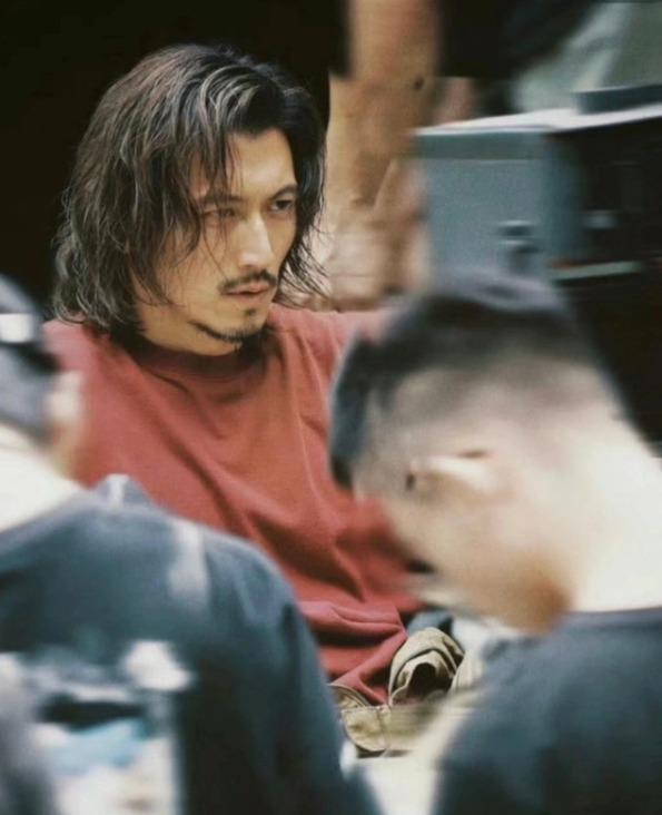 Tạ Đình Phong gây sốt với nhan sắc bất biến sau gần 30 năm, không hề lếp vế bên Lưu Đức Hoa-1