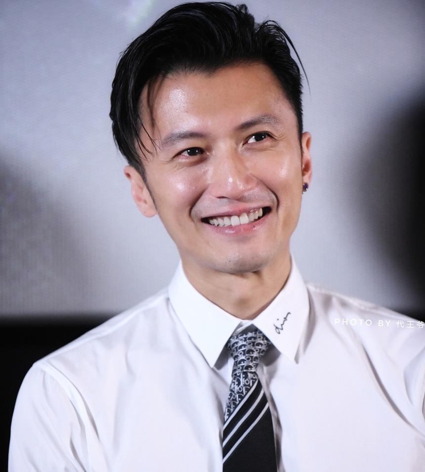 Tạ Đình Phong gây sốt với nhan sắc bất biến sau gần 30 năm, không hề lếp vế bên Lưu Đức Hoa-6