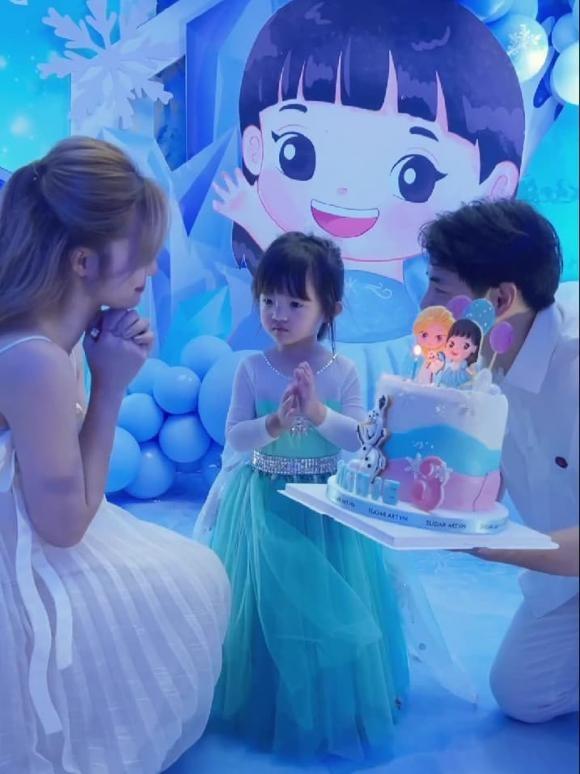 Bé Winnie hóa nữ hoàng băng giá ngày sinh nhật, Đông Nhi để lộ chi tiết nghi vấn đang bầu lần 2?-2