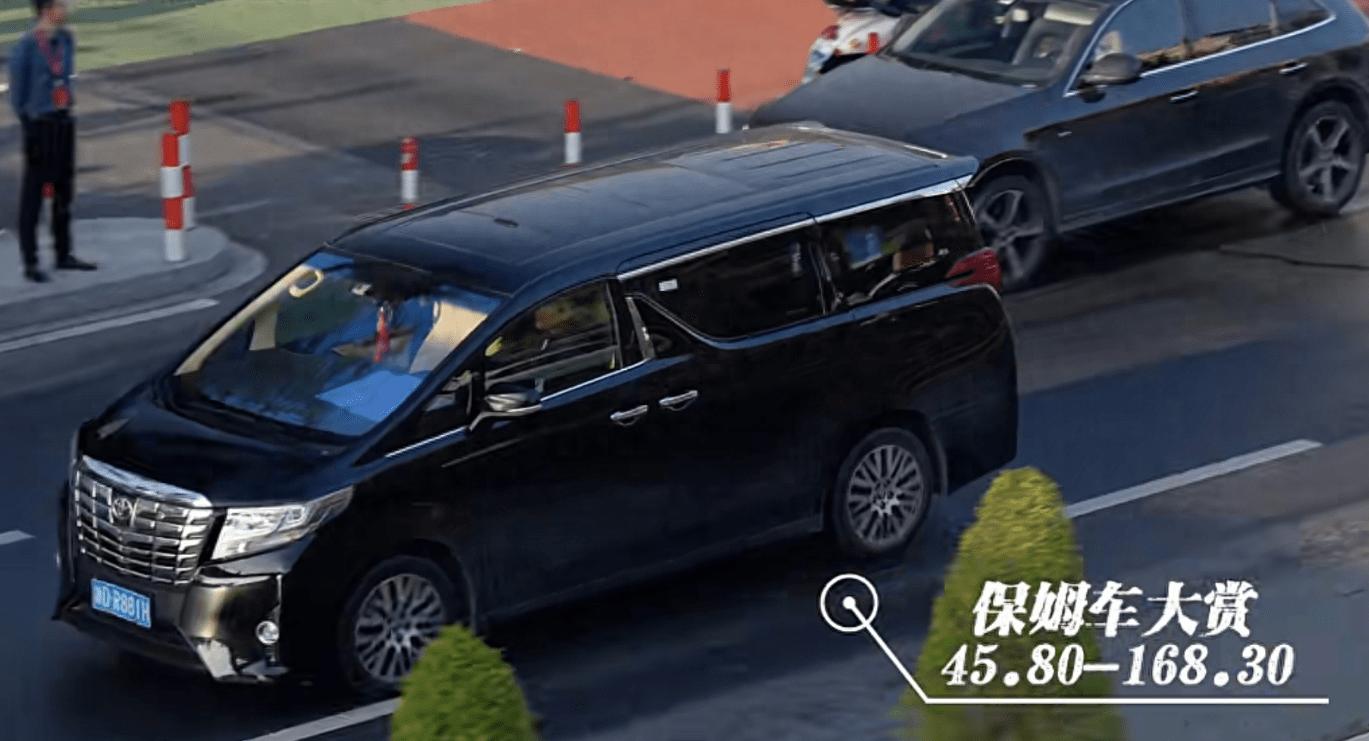 Cảnh đón con ở trường tiểu học quý tộc gây choáng-3